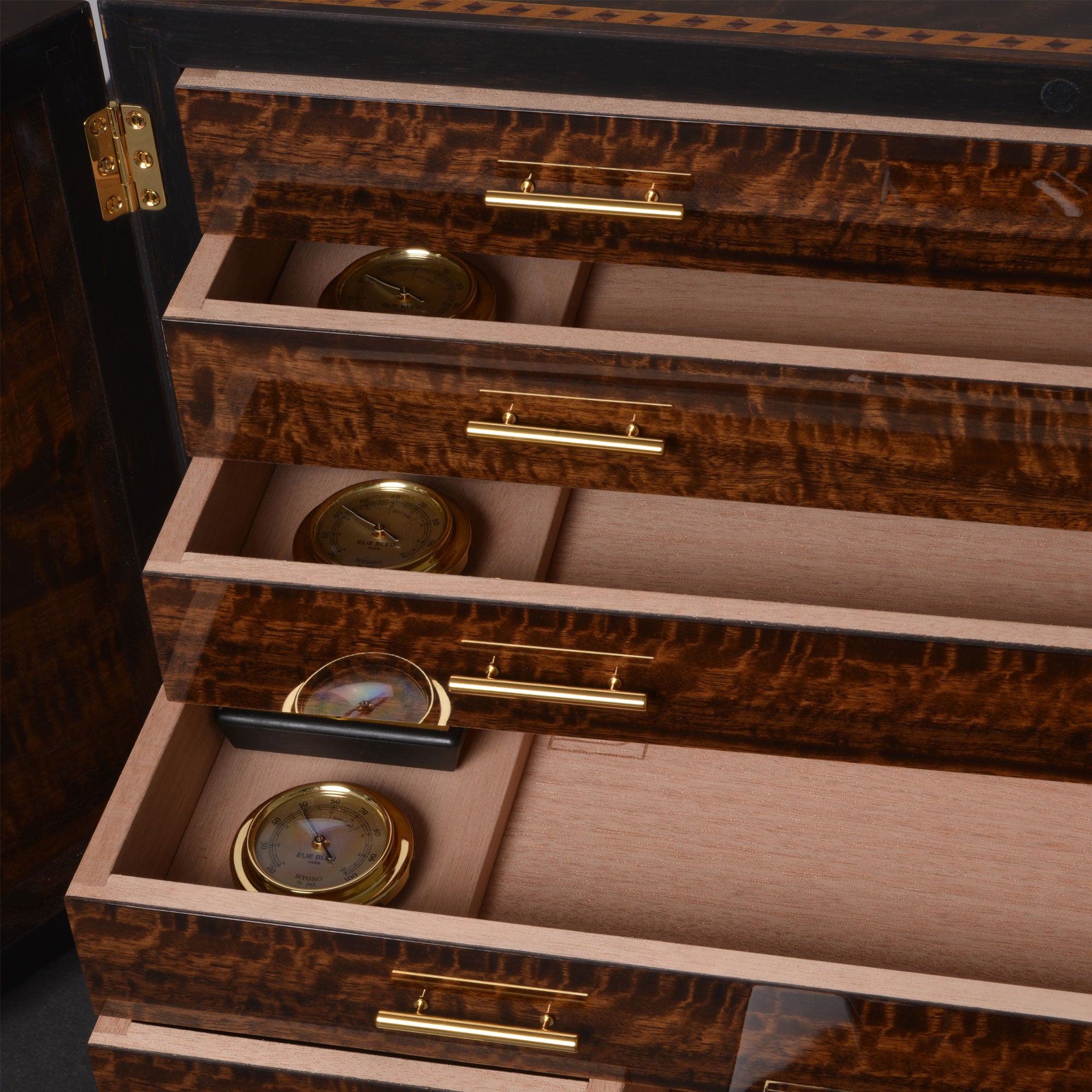 elie-bleu-45th-anniversary-cabinet-humidor-350-zigarren-eukalyptus image 7