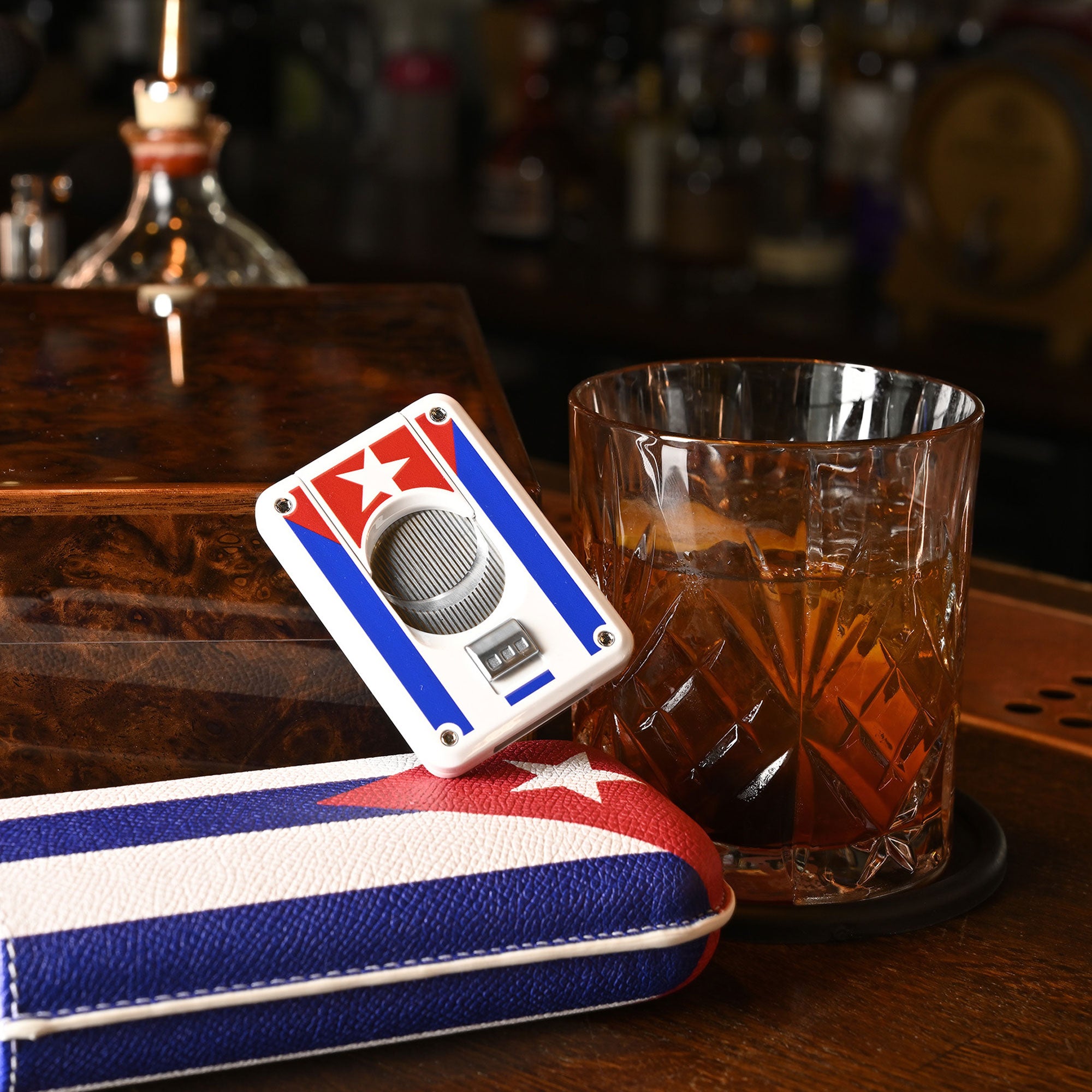 elie-bleu-cuban-flag-zigarrenetui-2-zigarren-leder image 3