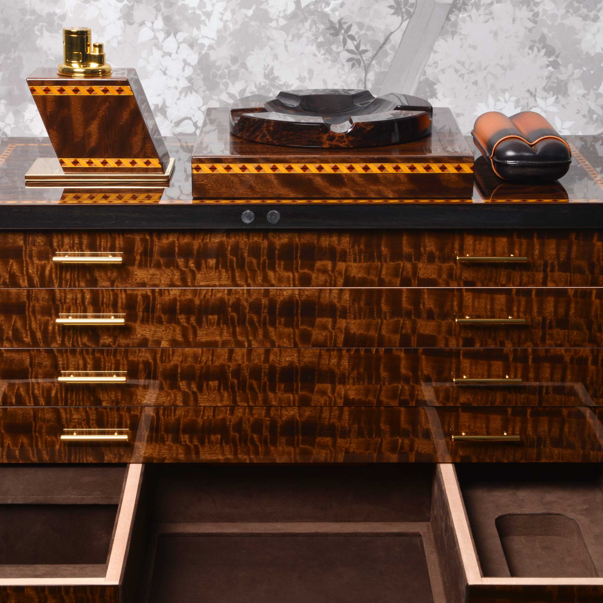 elie-bleu-45th-anniversary-cabinet-humidor-350-zigarren-eukalyptus image 5