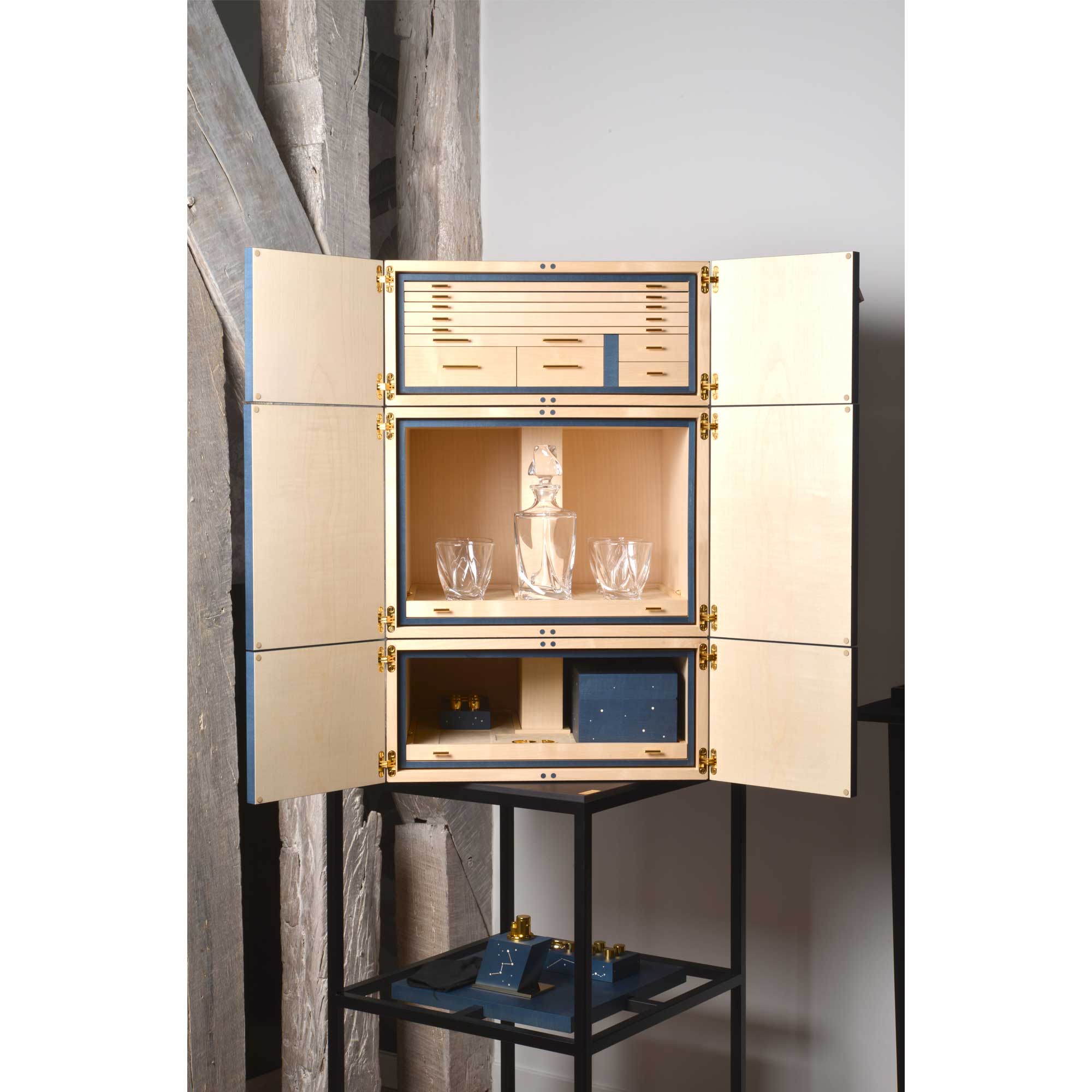 elie-bleu-epicure-spielebox-kabinettschrank-sycomore image 3