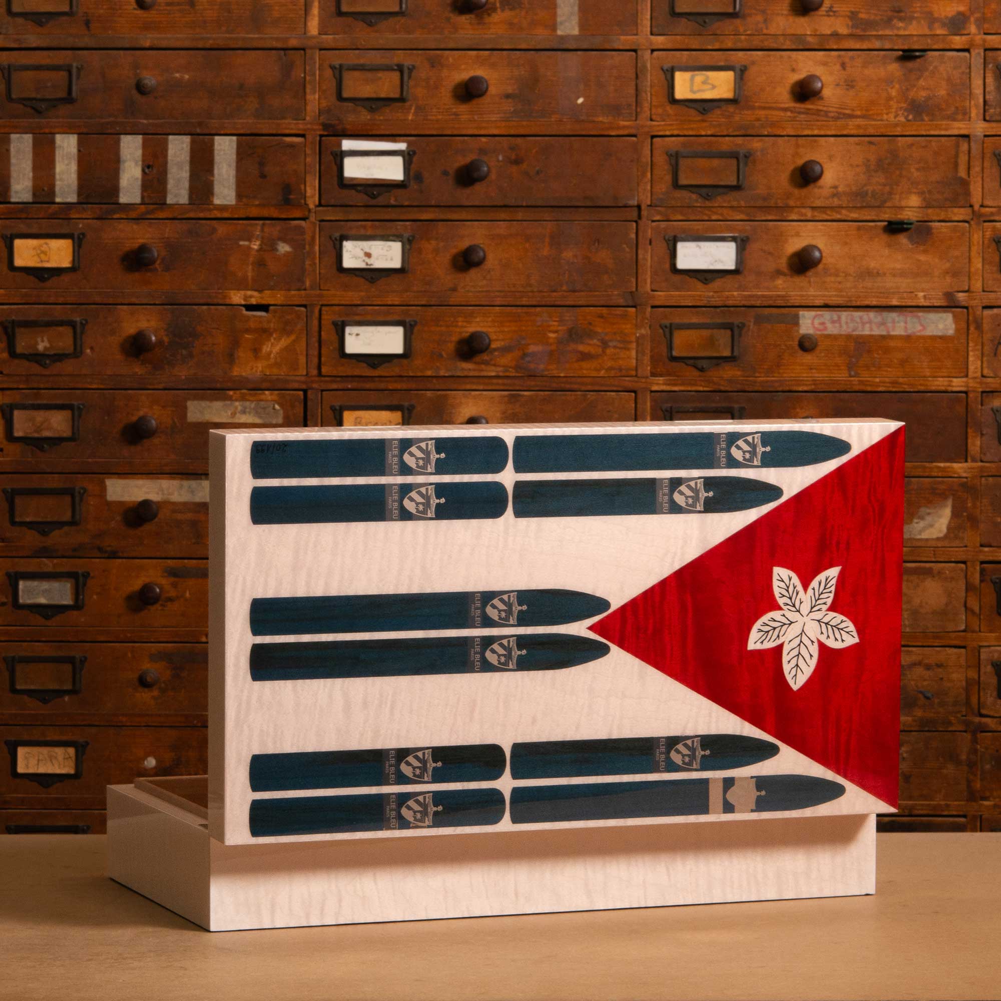 elie-bleu-cuban-flag-humidor-110-zigarren-intarsien image 3