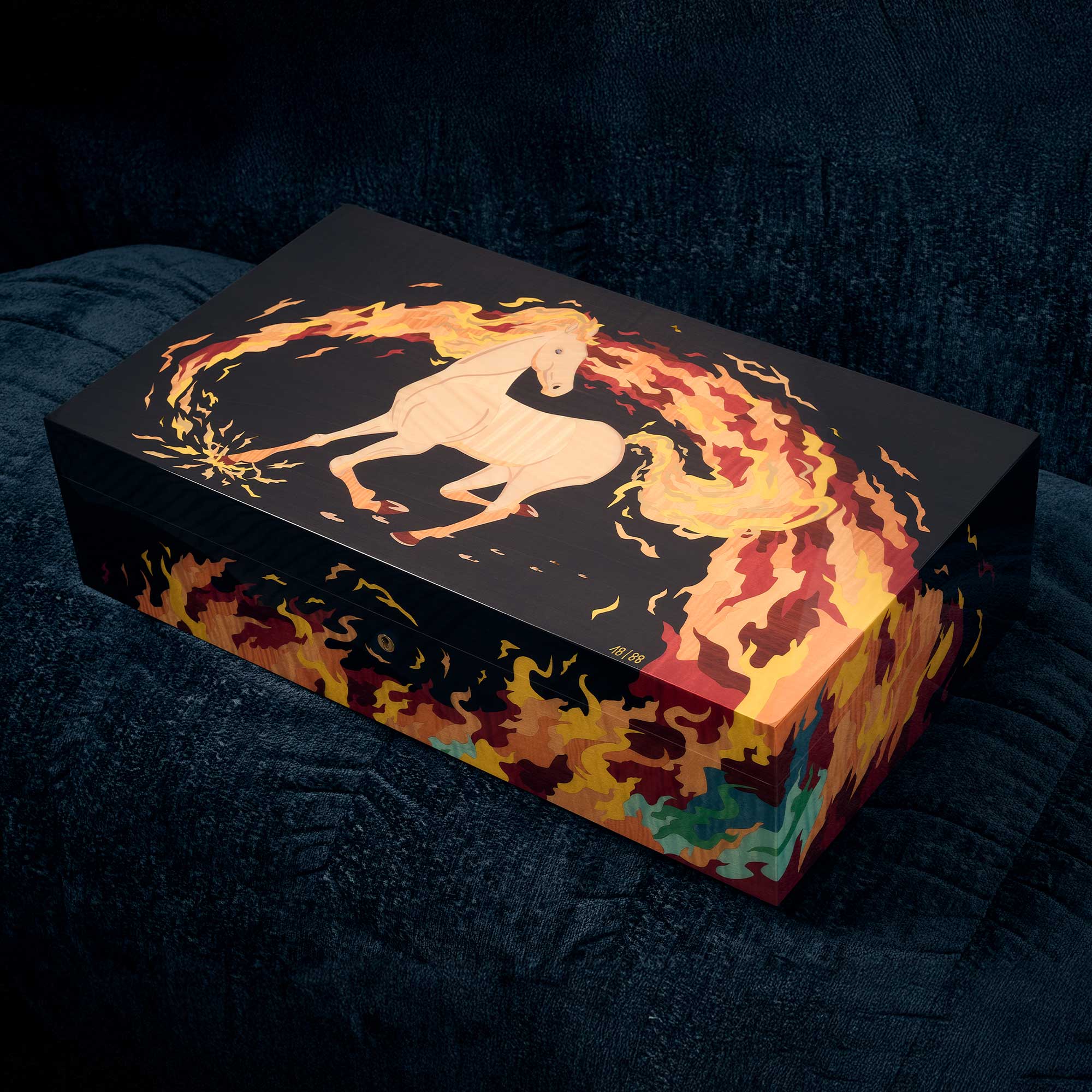 elie-bleu-fire-horse-humidor-250-zigarren-sykomore image 5
