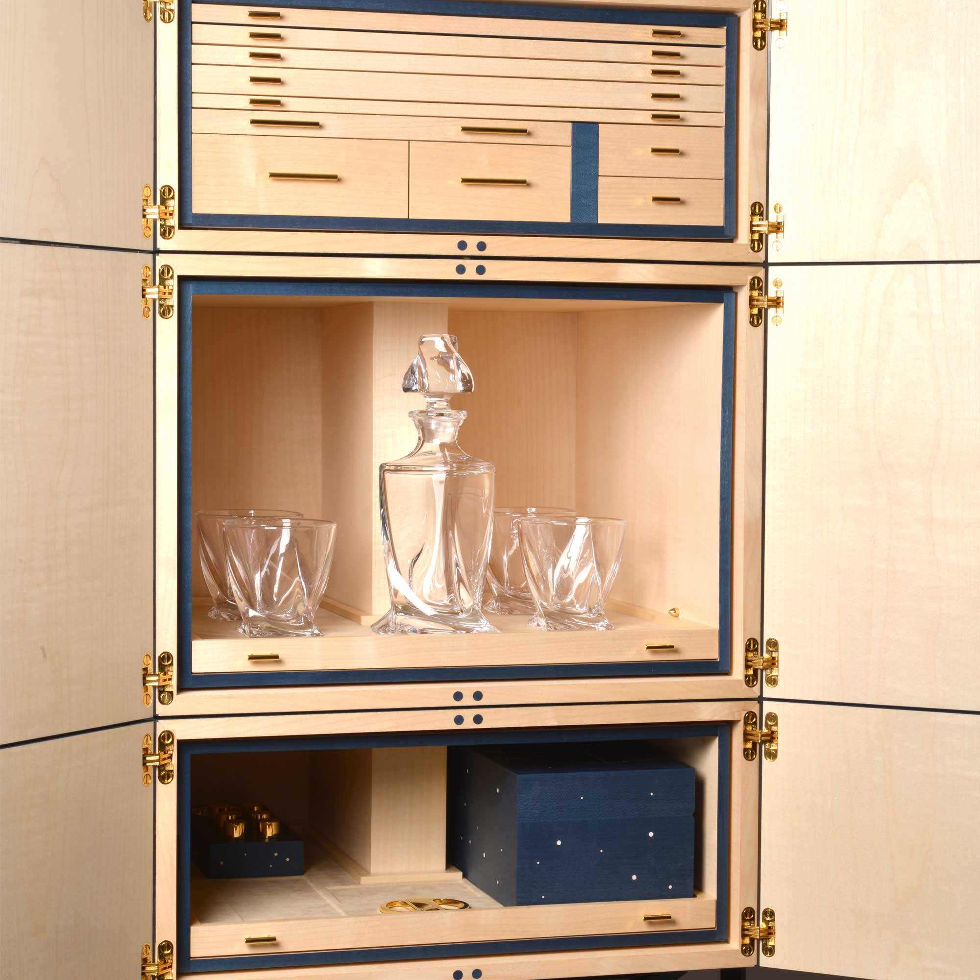 elie-bleu-epicure-spielebox-kabinettschrank-sycomore image 7